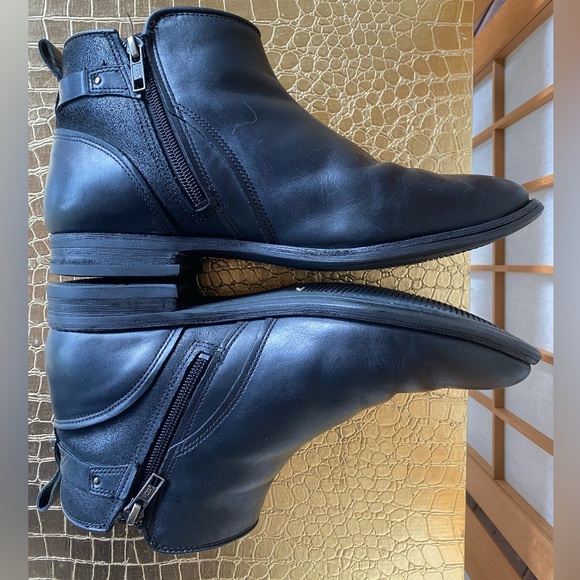 UGG Black Leather Demi Buckle Ankle Boot SZ 10 - Picture 5 of 15